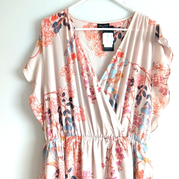 🆕🌿CITY CHIC FLORAL DRESS🌿 - Picture 3 of 13